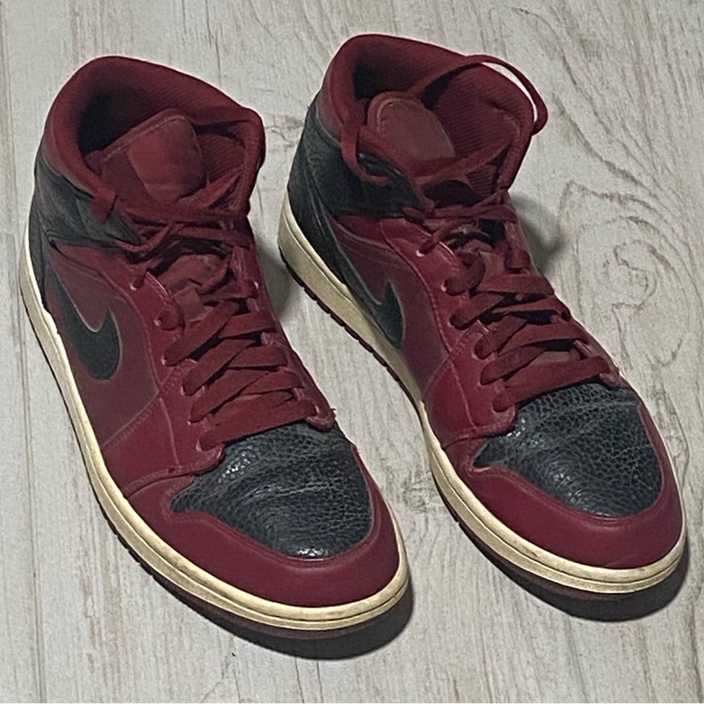 Nike Jordan 1 Mid Reverse Banned Size 9 Men Shoes